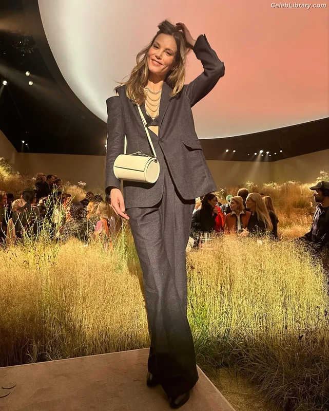 Sylvia Hoeks photo 16 of 127
