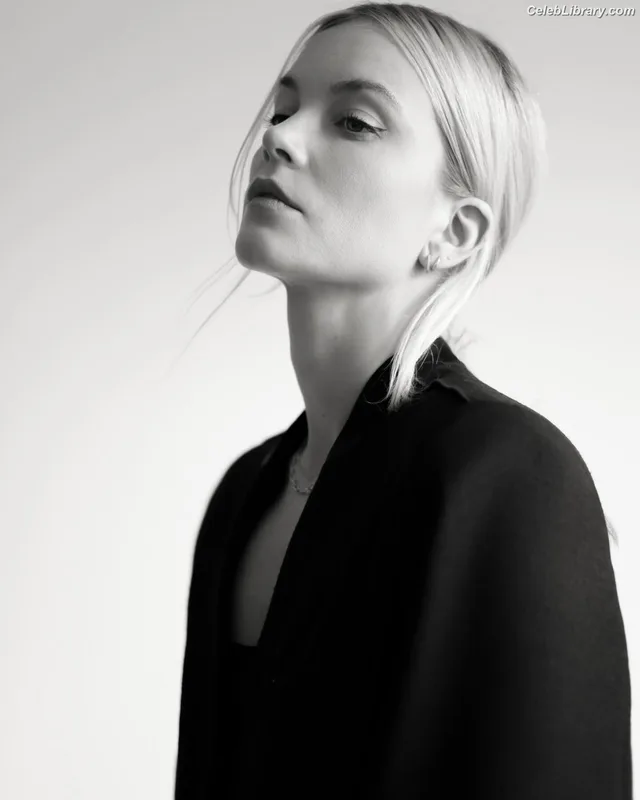 Sylvia Hoeks photo 22 of 127