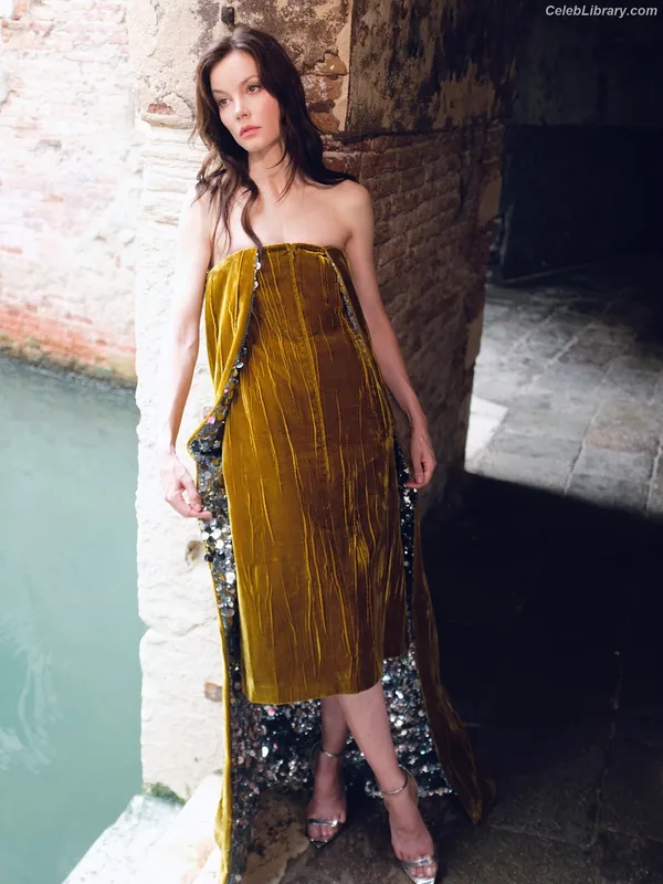 Sylvia Hoeks photo 5 of 127