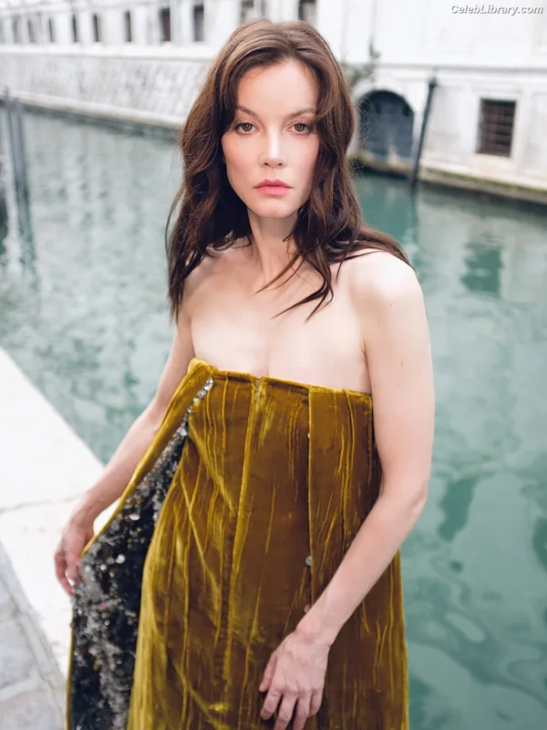 Sylvia Hoeks photo 6 of 127