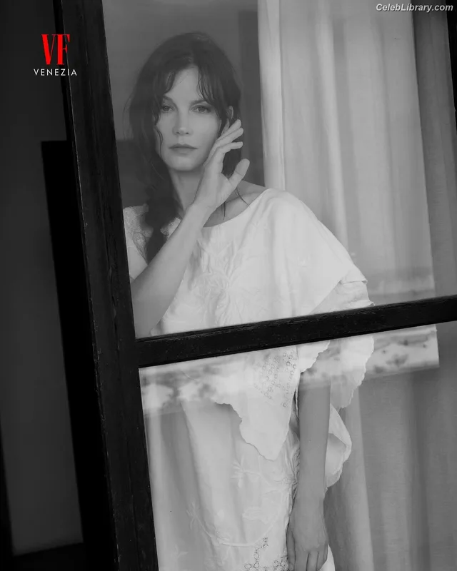 Sylvia Hoeks photo 10 of 127