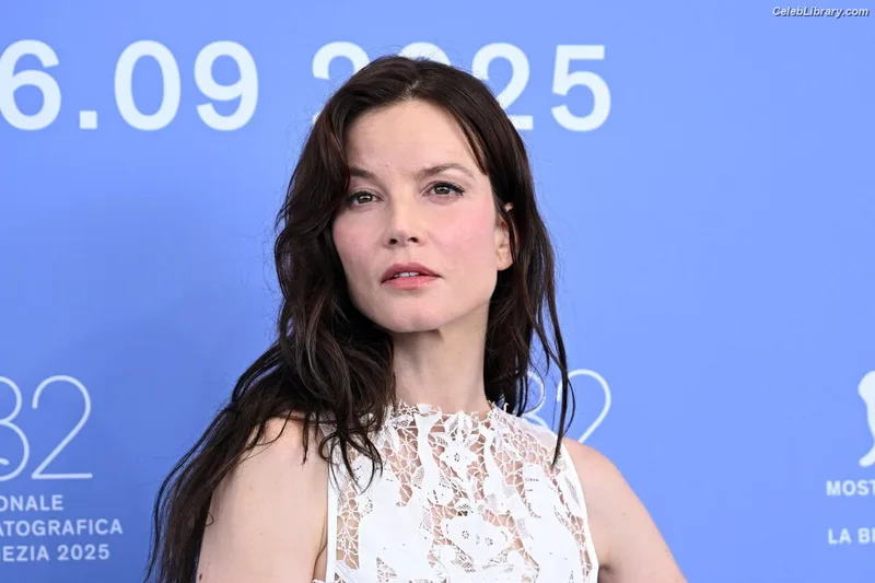 Sylvia Hoeks photo 15 of 127