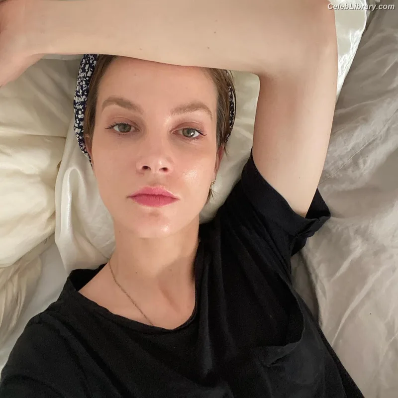Sylvia Hoeks photo 23 of 127