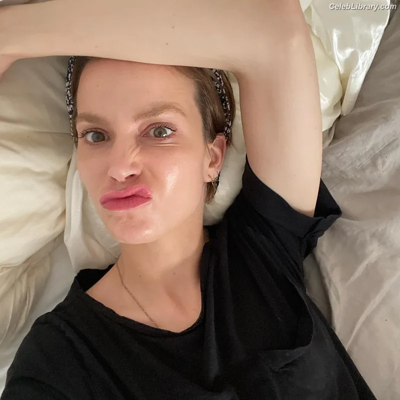 Sylvia Hoeks photo 24 of 127