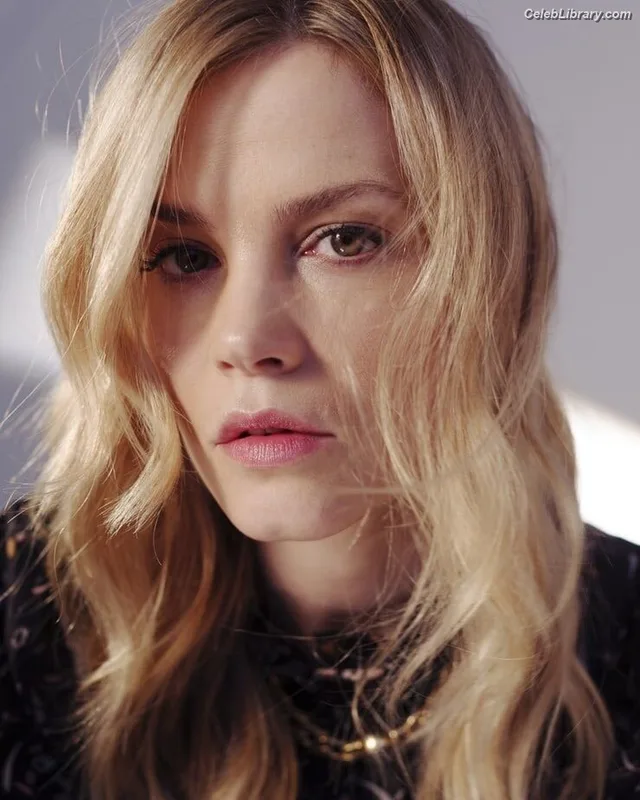 Sylvia Hoeks photo 2 of 127
