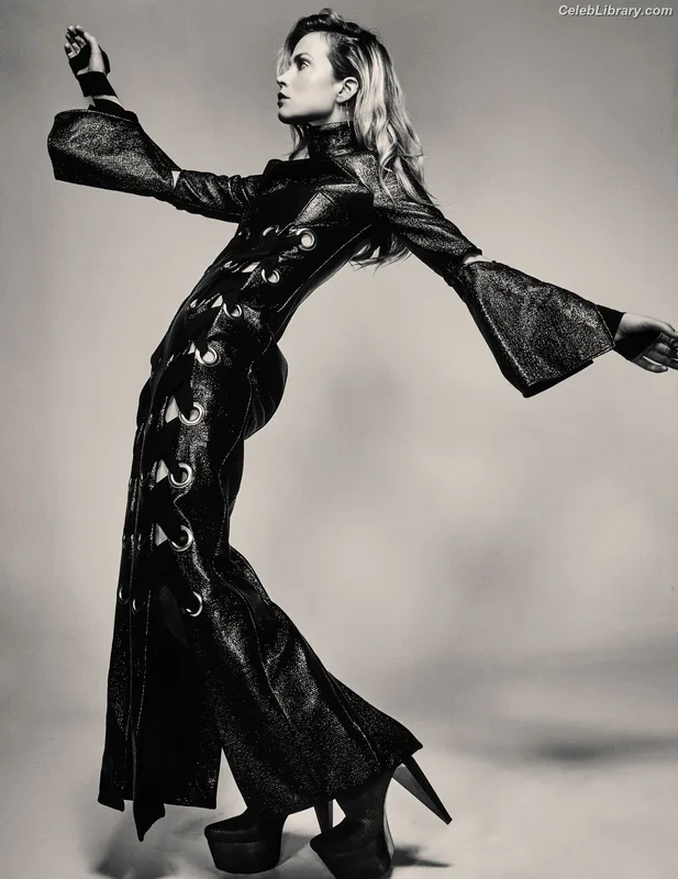 Sylvia Hoeks photo 9 of 127