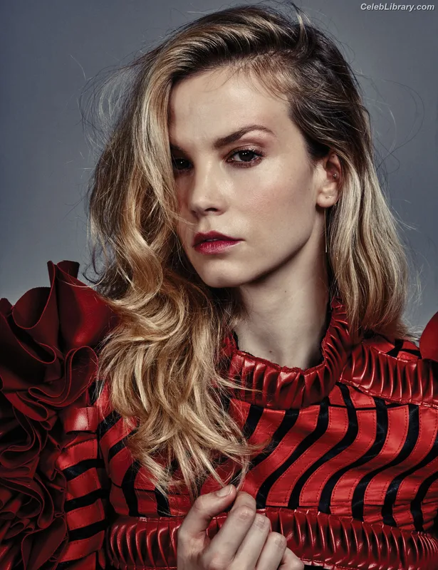 Sylvia Hoeks photo 10 of 127