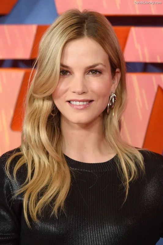 Sylvia Hoeks photo 9 of 127