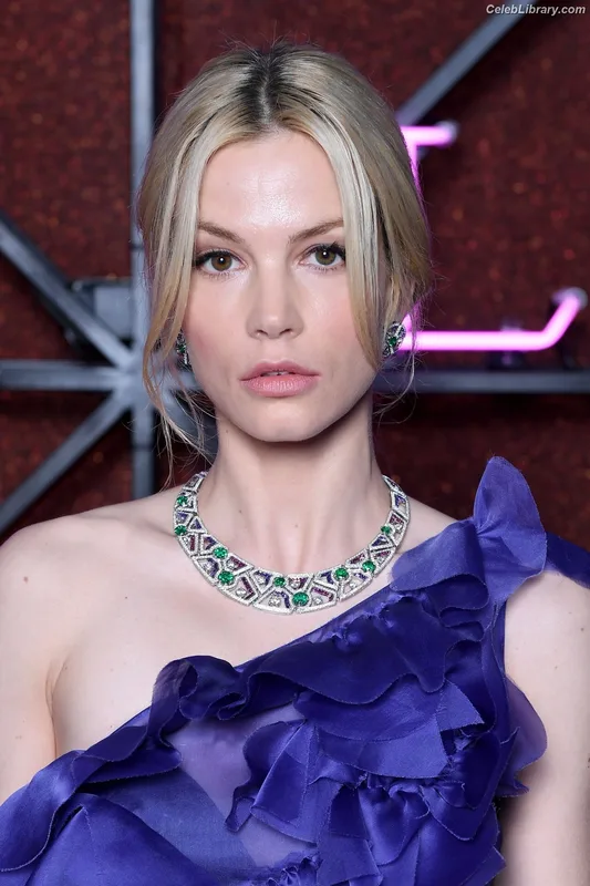 Sylvia Hoeks photo 22 of 127