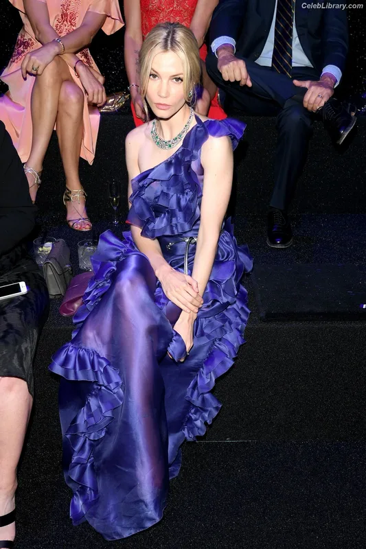 Sylvia Hoeks photo 1 of 127