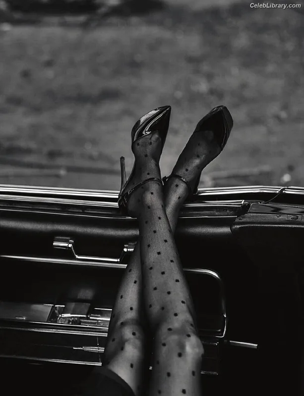 Sylvia Hoeks photo 9 of 127