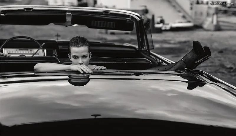 Sylvia Hoeks photo 18 of 127