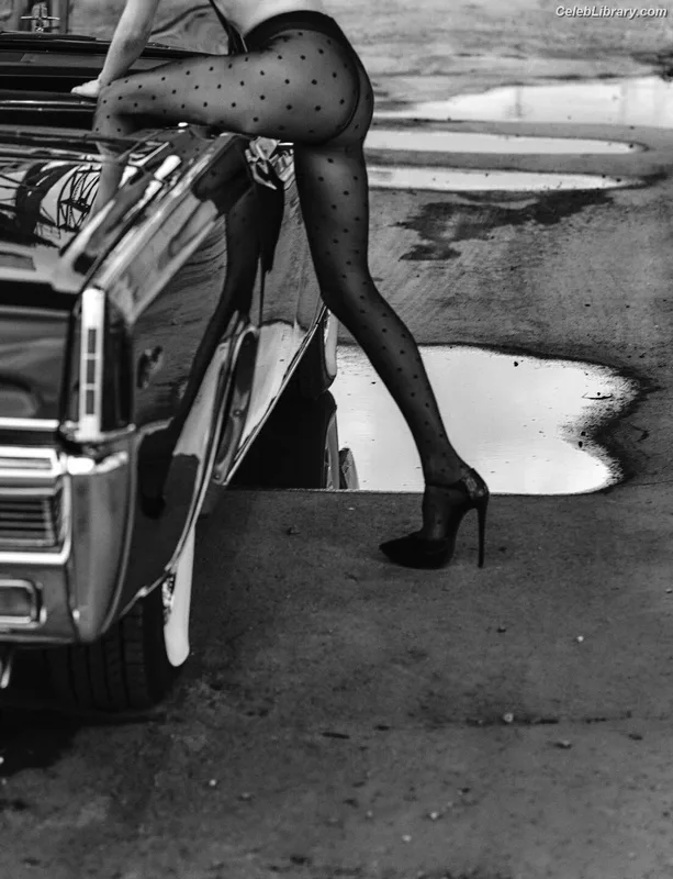 Sylvia Hoeks photo 22 of 127