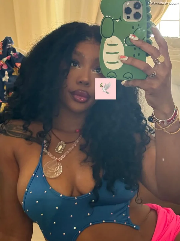 SZA Solana Rowe photo 5 of 457