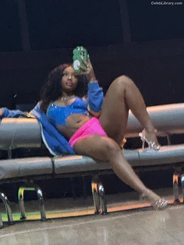 SZA Solana Rowe photo 9 of 457