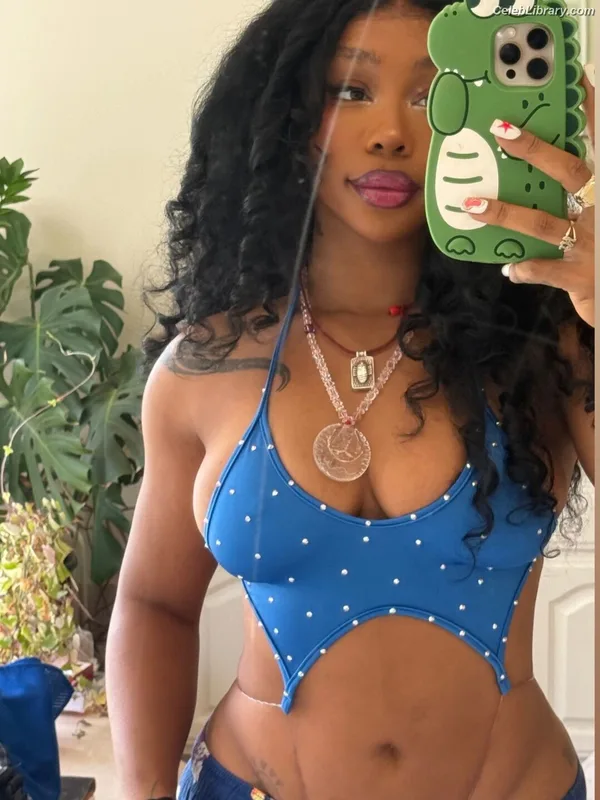 SZA Solana Rowe photo 11 of 457