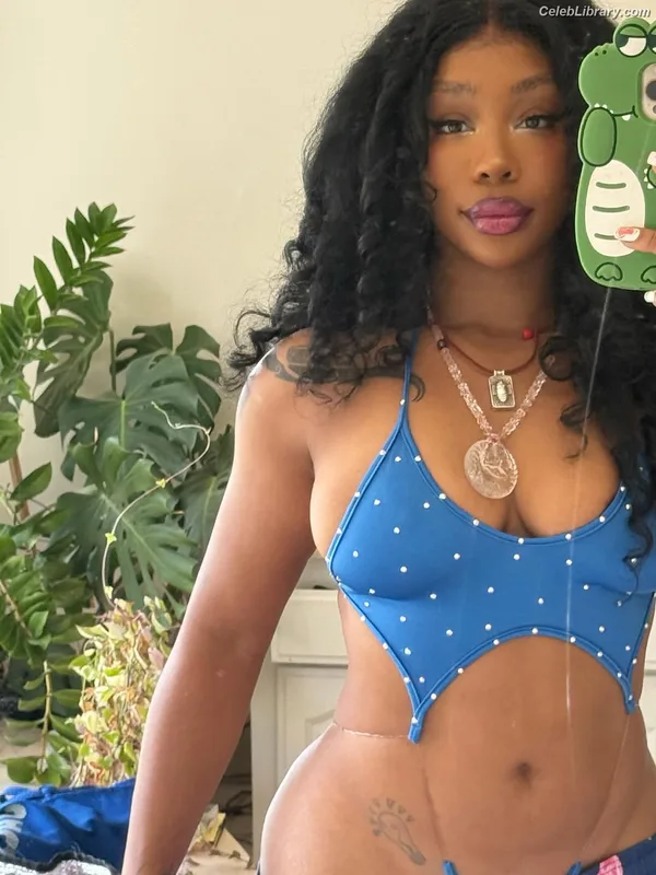 SZA Solana Rowe photo 12 of 457