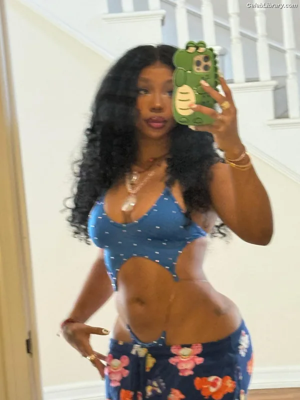 SZA Solana Rowe photo 15 of 457