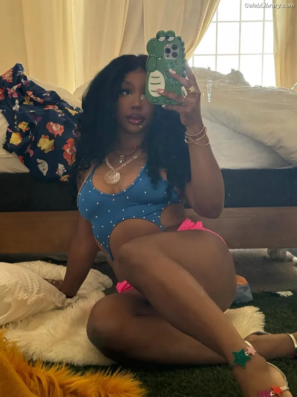 SZA Solana Rowe photo 16 of 457