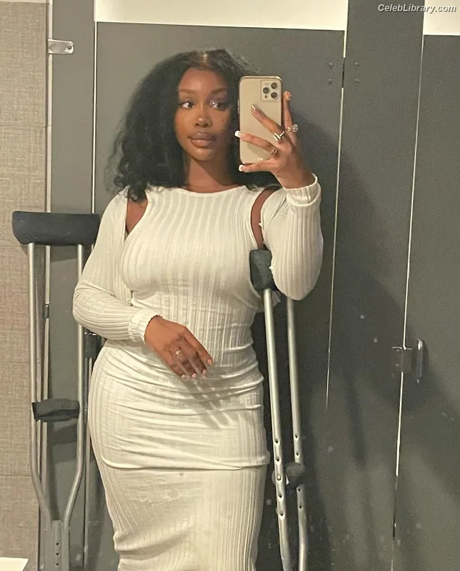 SZA Solana Rowe photo 6 of 457