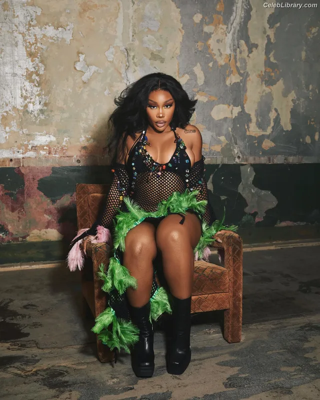 SZA Solana Rowe photo 8 of 457