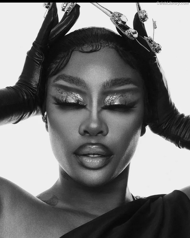 SZA Solana Rowe photo 11 of 457