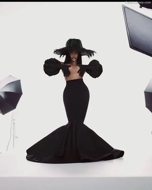 SZA Solana Rowe photo 12 of 457