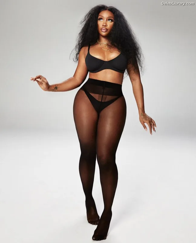 SZA Solana Rowe photo 10 of 457