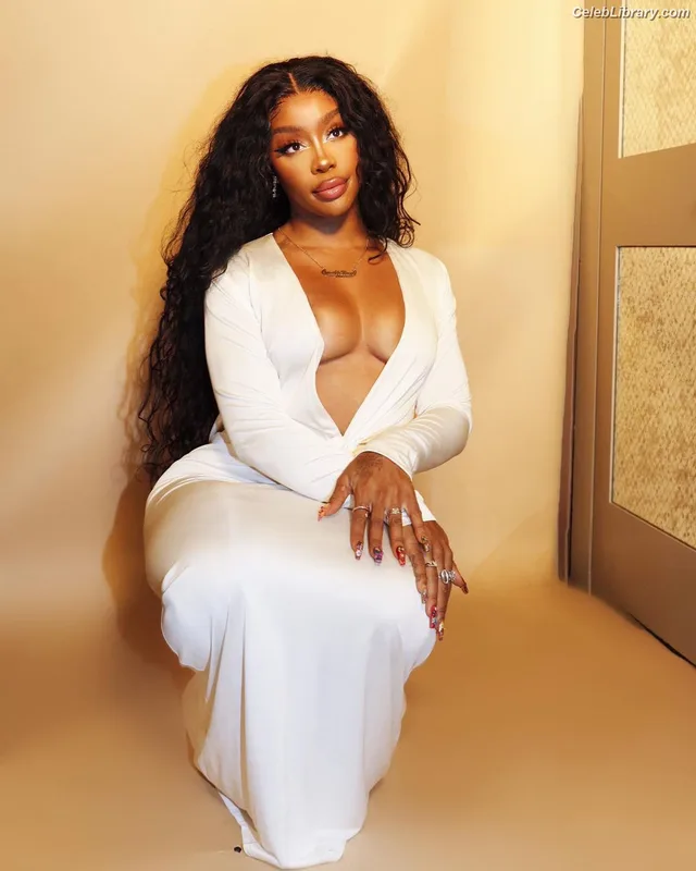 SZA Solana Rowe photo 22 of 457