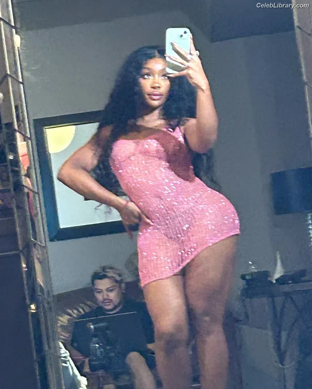 SZA Solana Rowe photo 2 of 457