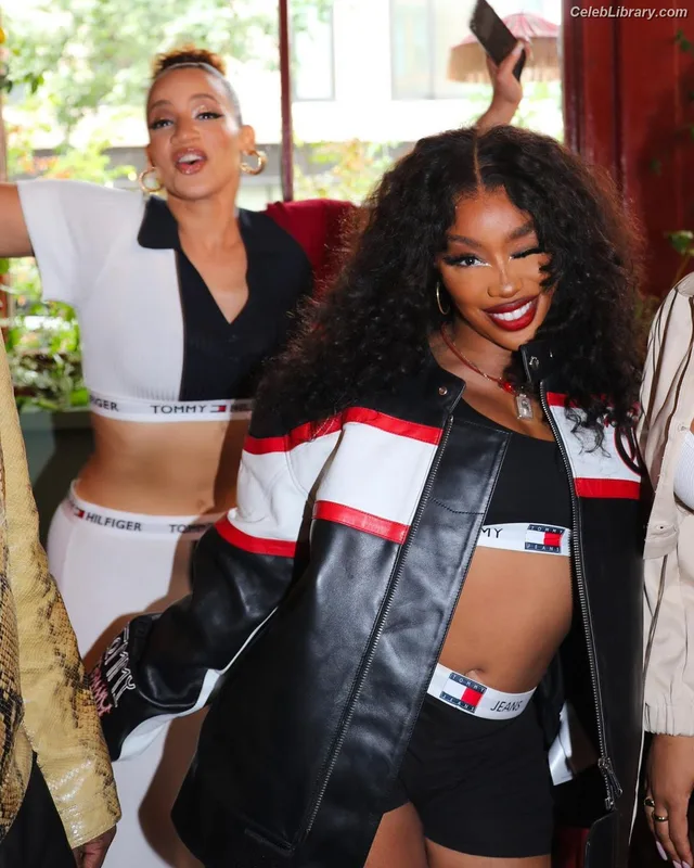 SZA Solana Rowe photo 4 of 457