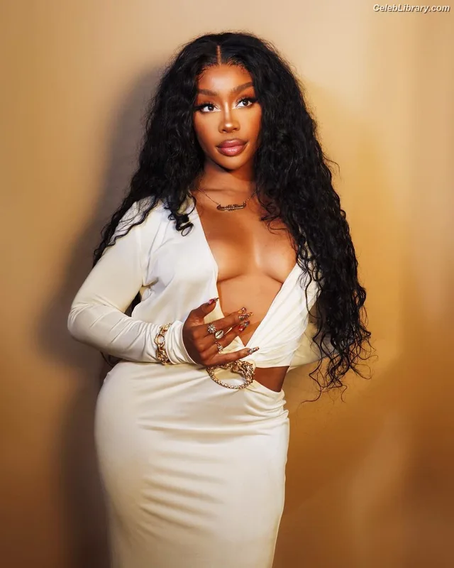 SZA Solana Rowe photo 5 of 457