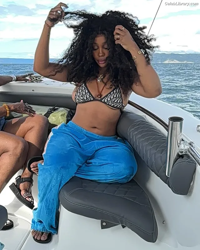 SZA Solana Rowe photo 6 of 457