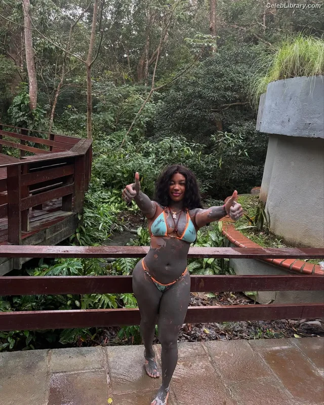 SZA Solana Rowe photo 10 of 457