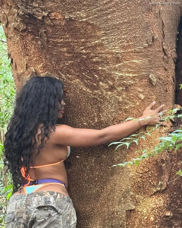 SZA Solana Rowe photo 11 of 457
