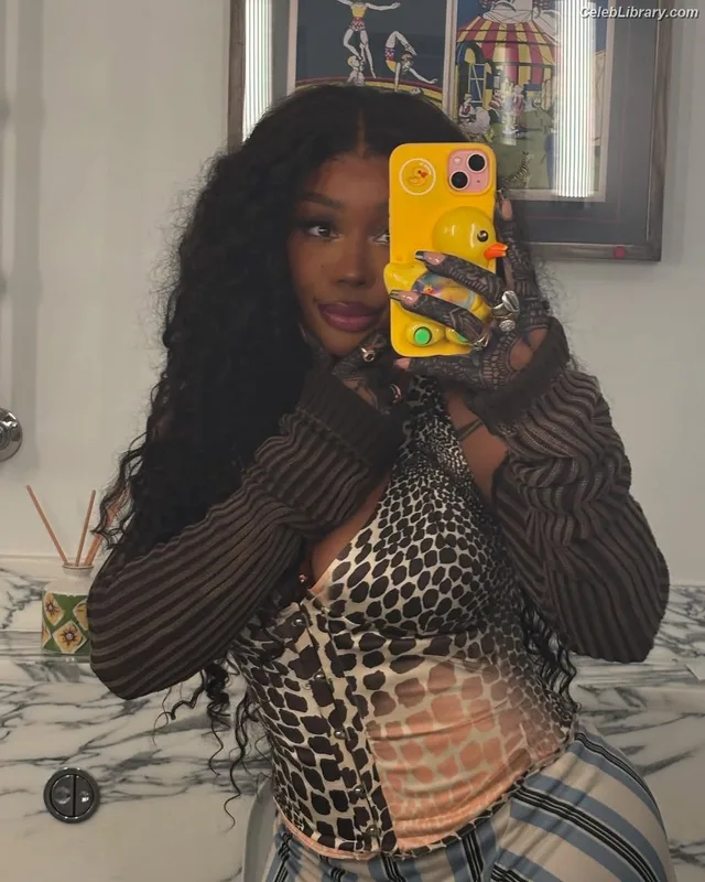 SZA Solana Rowe photo 16 of 457