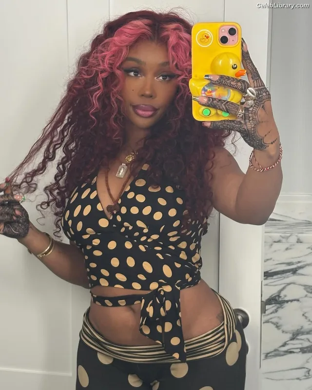 SZA Solana Rowe photo 18 of 457