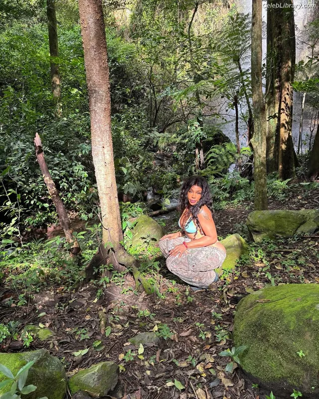 SZA Solana Rowe photo 21 of 457