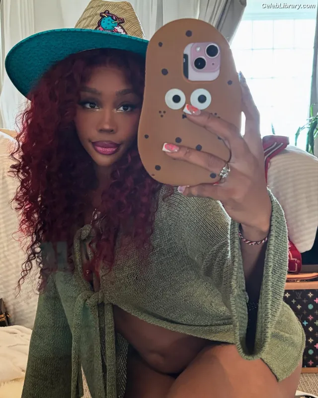 SZA Solana Rowe photo 4 of 457