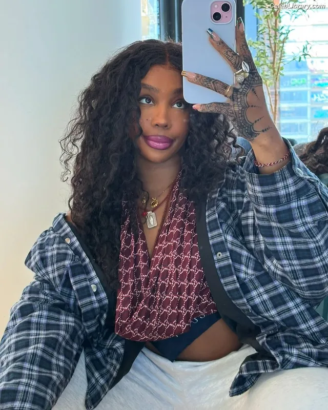 SZA Solana Rowe photo 6 of 457