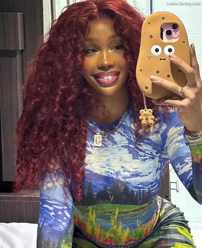 SZA Solana Rowe photo 9 of 457