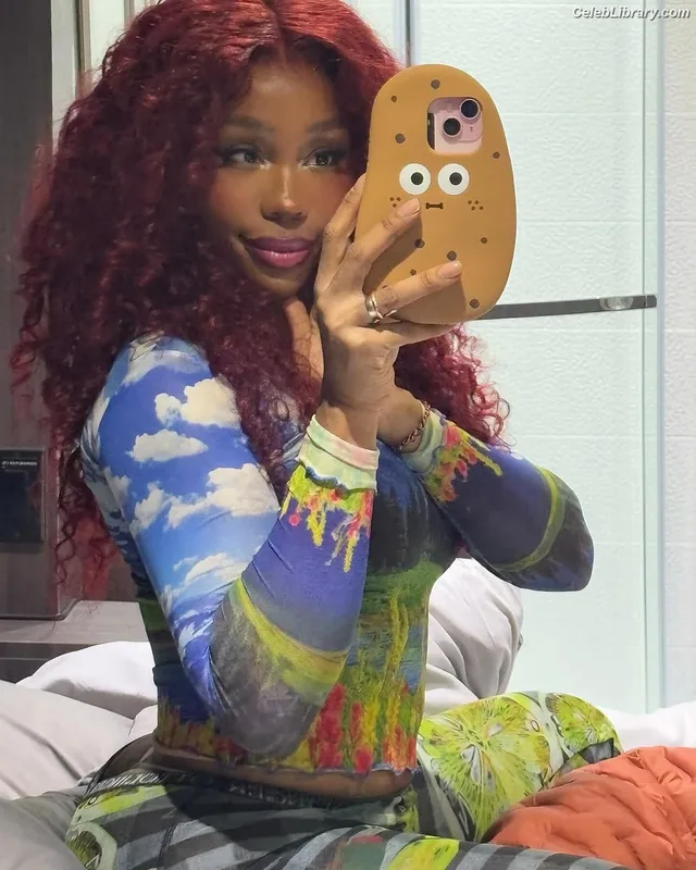 SZA Solana Rowe photo 10 of 457