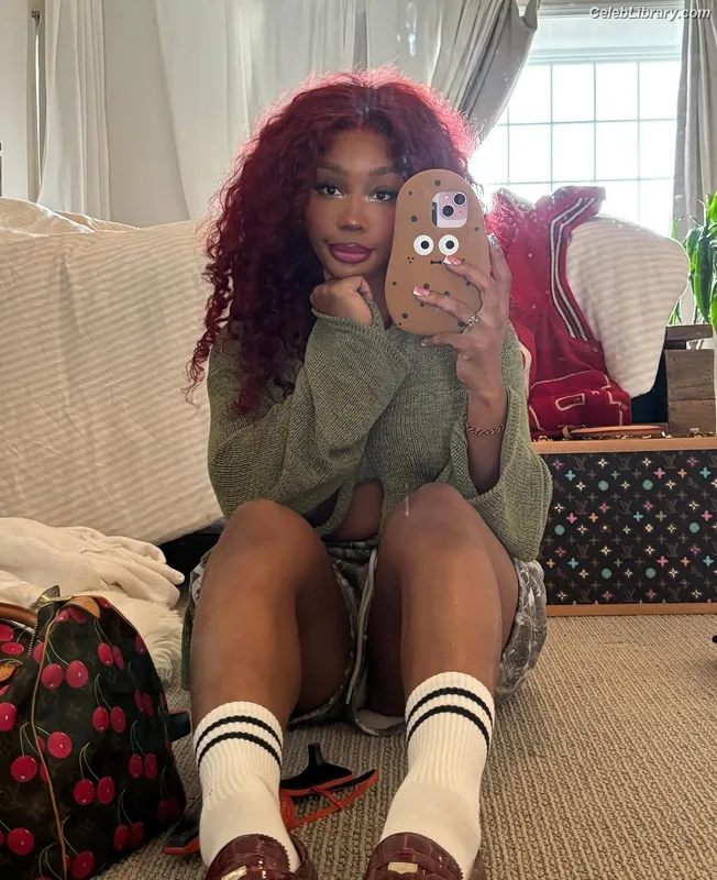 SZA Solana Rowe photo 11 of 457