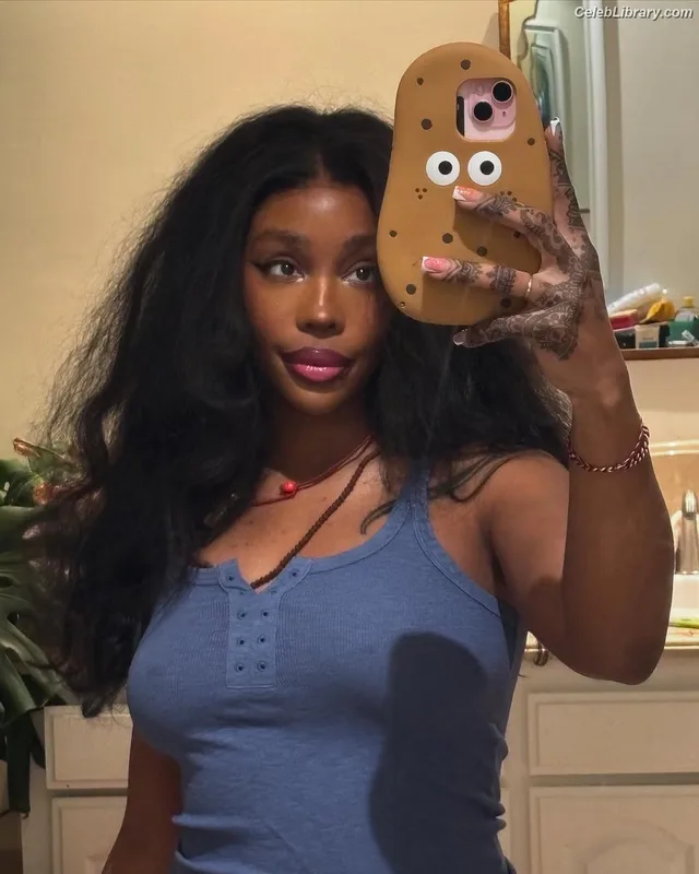 SZA Solana Rowe photo 13 of 457