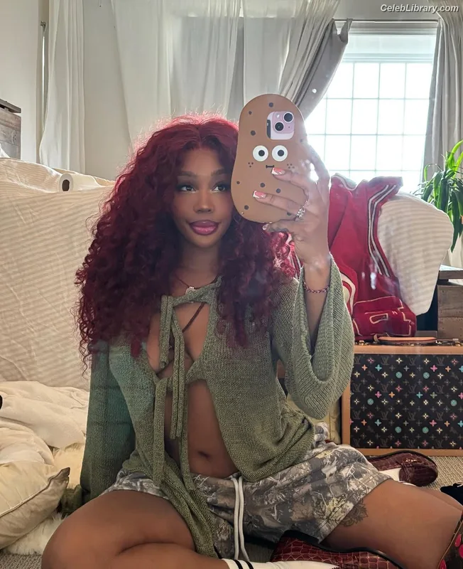 SZA Solana Rowe photo 15 of 457