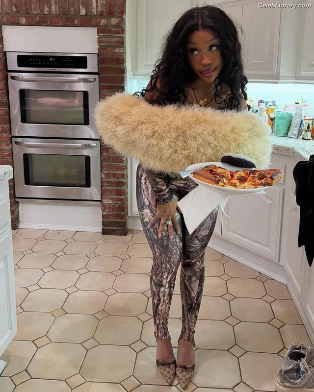 SZA Solana Rowe photo 17 of 457