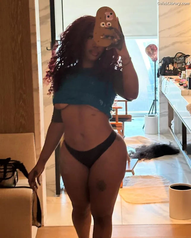 SZA Solana Rowe photo 19 of 457