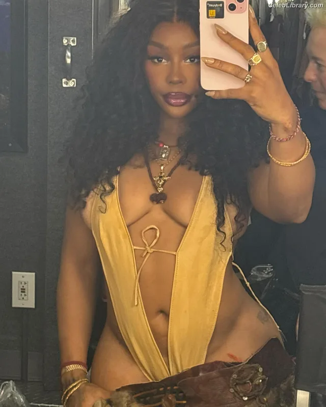 SZA Solana Rowe photo 20 of 457