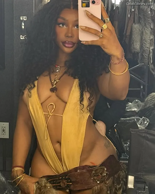 SZA Solana Rowe photo 1 of 457