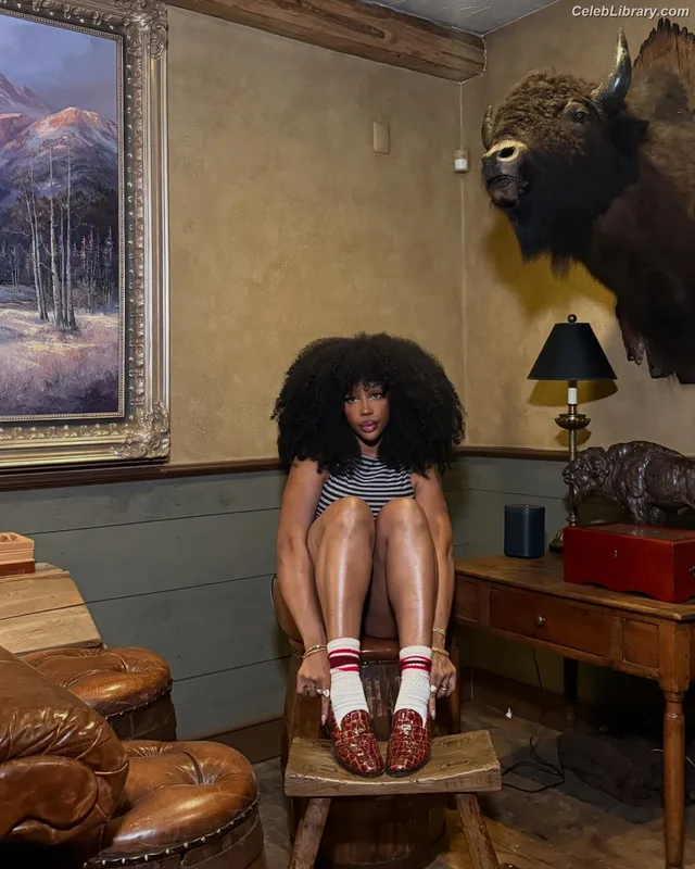 SZA Solana Rowe photo 2 of 457